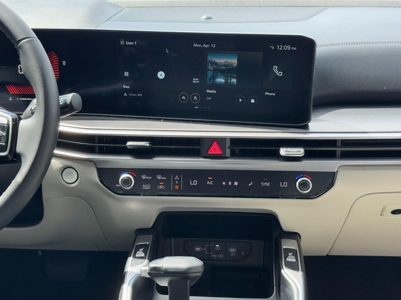 Kia Sorento Vehicle Full-screen Gallery Image 14