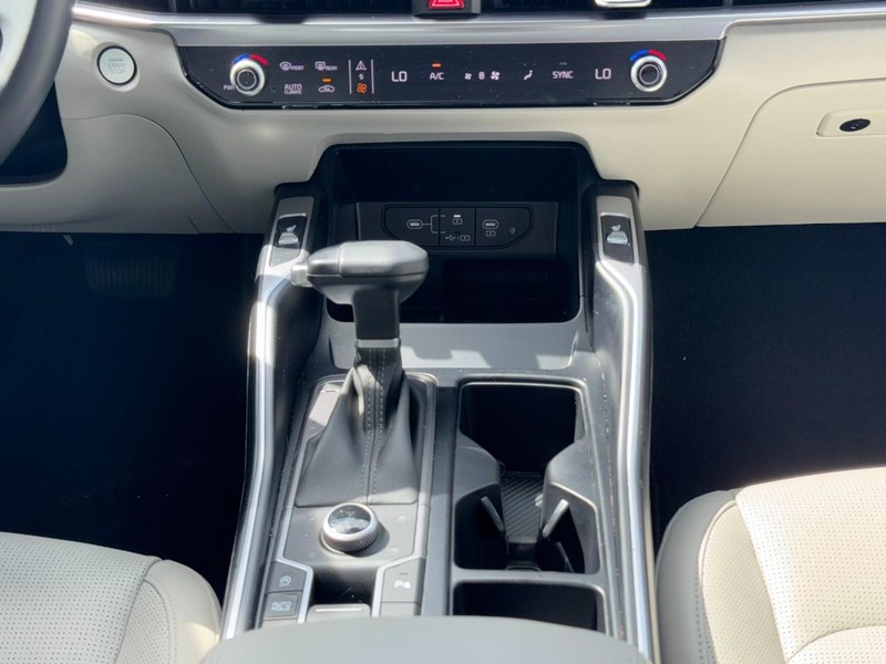Kia Sorento Vehicle Full-screen Gallery Image 15