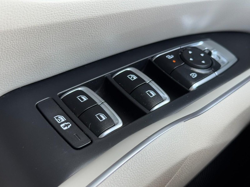 Kia Sorento Vehicle Full-screen Gallery Image 22