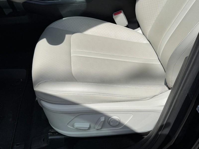 Kia Sorento Vehicle Full-screen Gallery Image 23