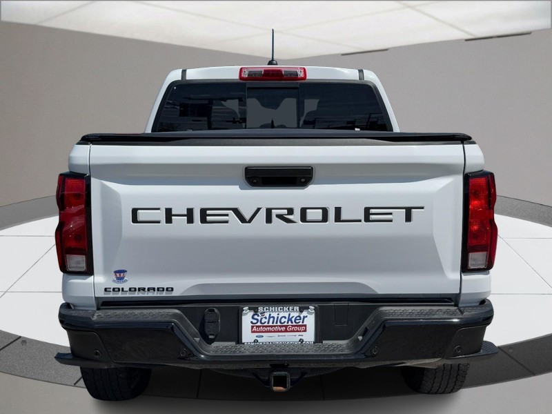 Chevrolet Colorado Vehicle Full-screen Gallery Image 04