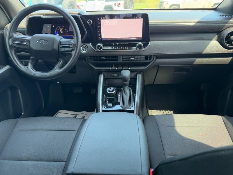 Chevrolet Colorado Vehicle Full-screen Gallery Image 11