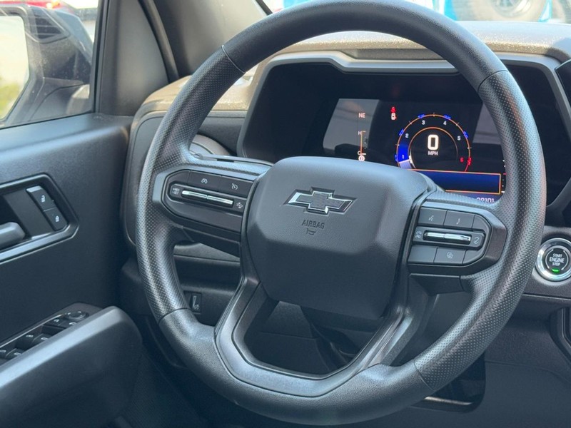 Chevrolet Colorado Vehicle Full-screen Gallery Image 12