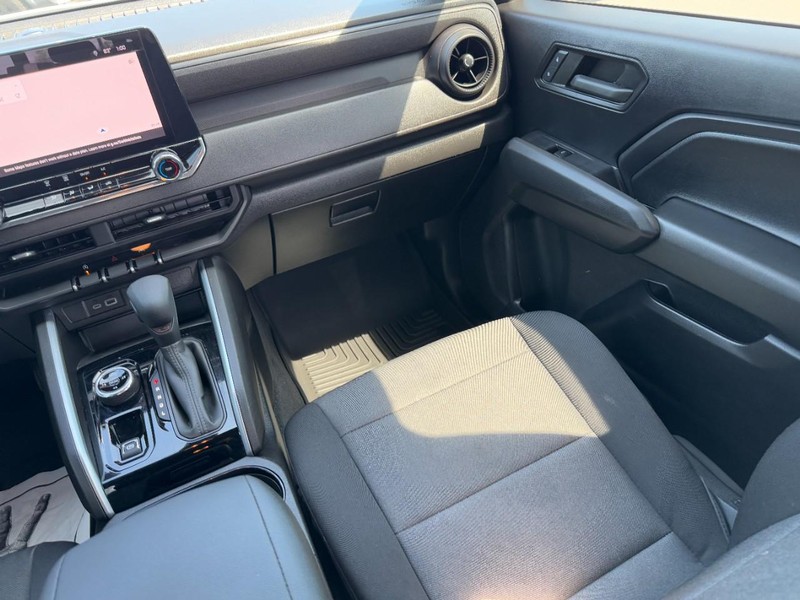 Chevrolet Colorado Vehicle Full-screen Gallery Image 15