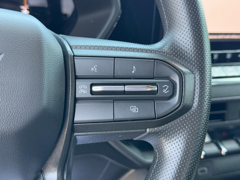 Chevrolet Colorado Vehicle Full-screen Gallery Image 17