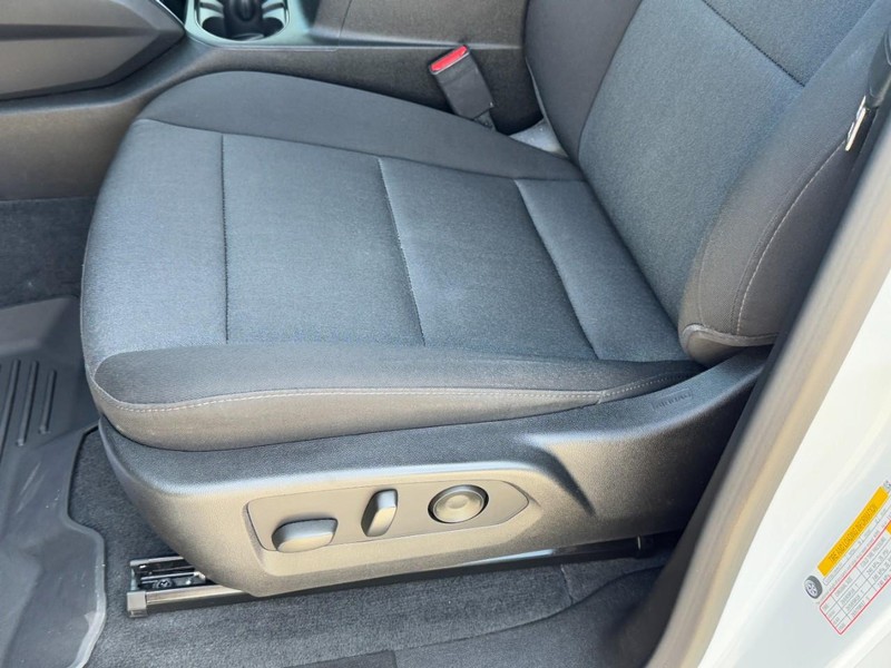 Chevrolet Colorado Vehicle Full-screen Gallery Image 21