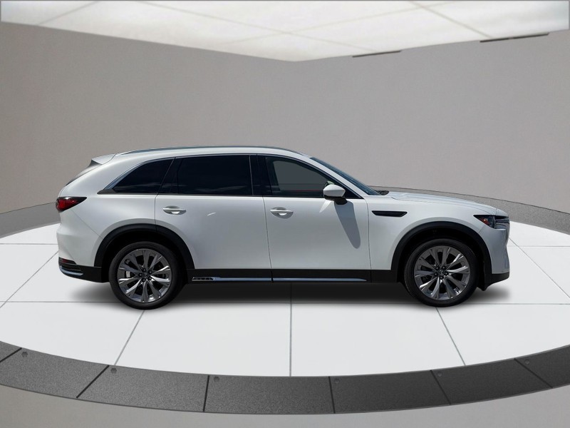 Mazda CX-90 Vehicle Full-screen Gallery Image 02
