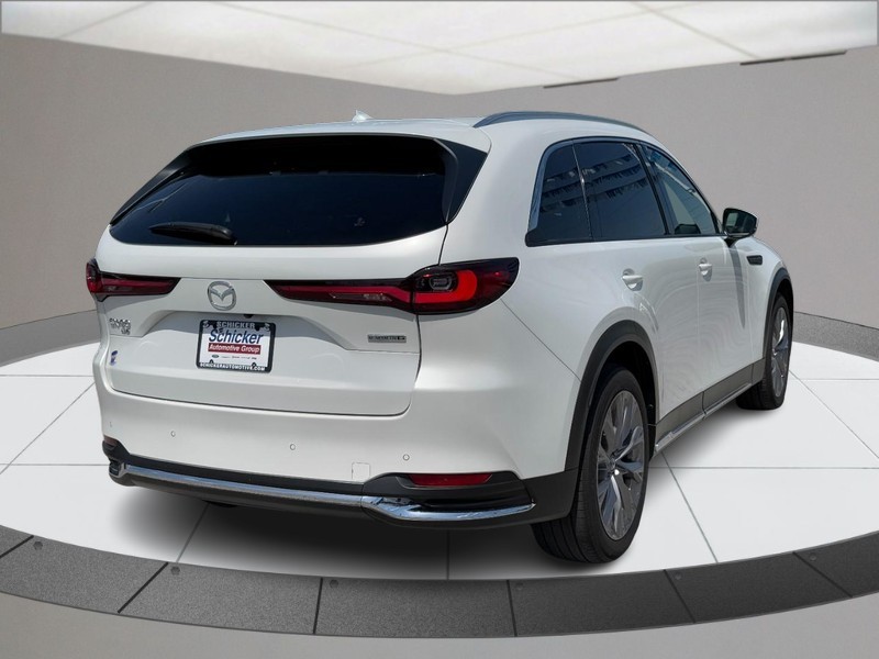 Mazda CX-90 Vehicle Full-screen Gallery Image 03