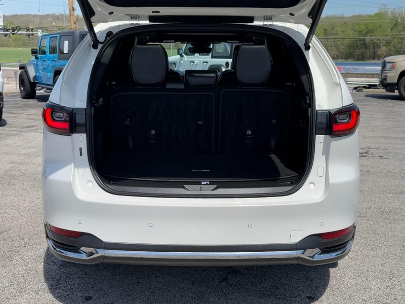 Mazda CX-90 Vehicle Full-screen Gallery Image 05