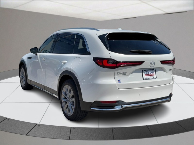 Mazda CX-90 Vehicle Full-screen Gallery Image 06
