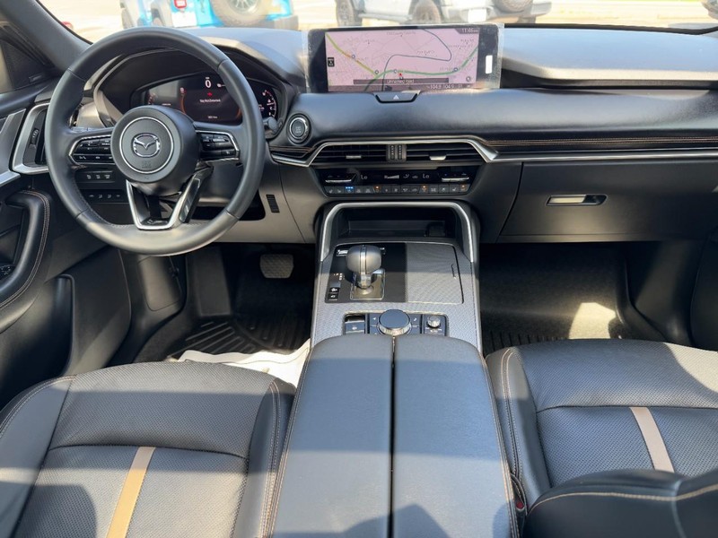 Mazda CX-90 Vehicle Full-screen Gallery Image 12