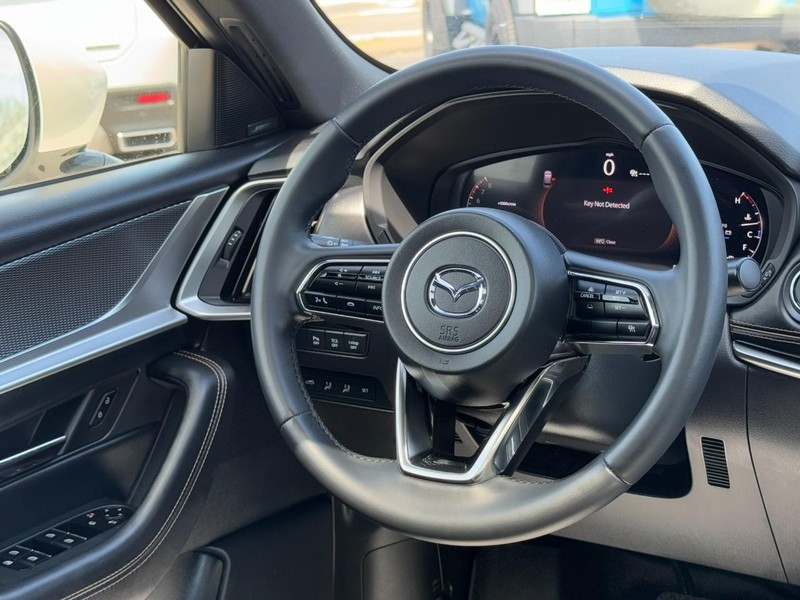 Mazda CX-90 Vehicle Full-screen Gallery Image 13