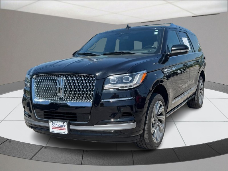 Lincoln Navigator Vehicle Full-screen Gallery Image 08