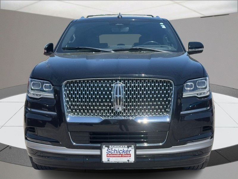 Lincoln Navigator Vehicle Full-screen Gallery Image 09