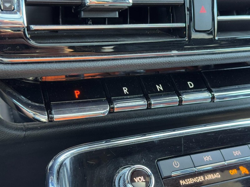 Lincoln Navigator Vehicle Full-screen Gallery Image 22