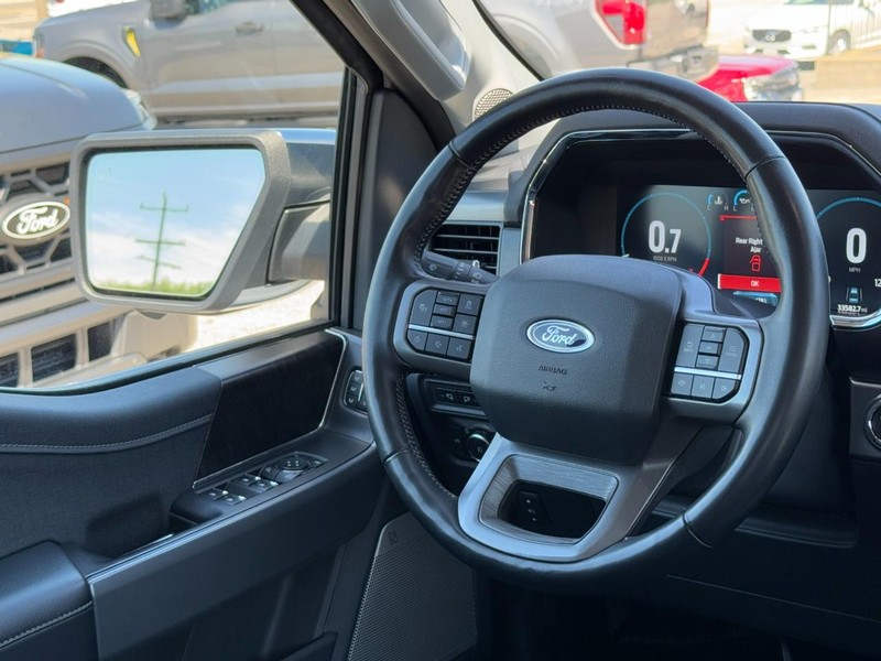 Ford F-150 Vehicle Full-screen Gallery Image 12