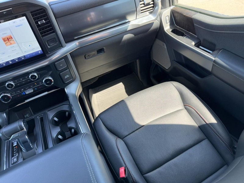 Ford F-150 Vehicle Full-screen Gallery Image 15