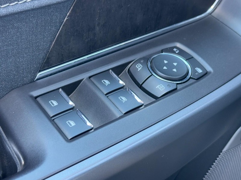 Ford F-150 Vehicle Full-screen Gallery Image 23