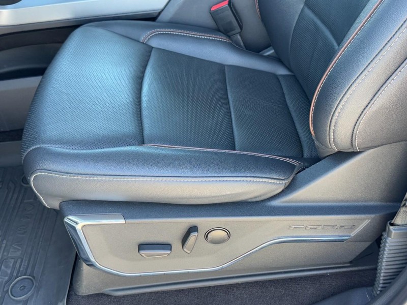 Ford F-150 Vehicle Full-screen Gallery Image 24