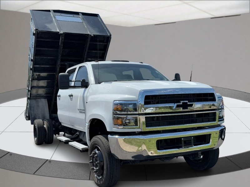 Chevrolet Silverado MD Vehicle Full-screen Gallery Image 02