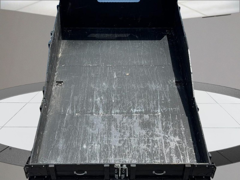 Chevrolet Silverado MD Vehicle Full-screen Gallery Image 04