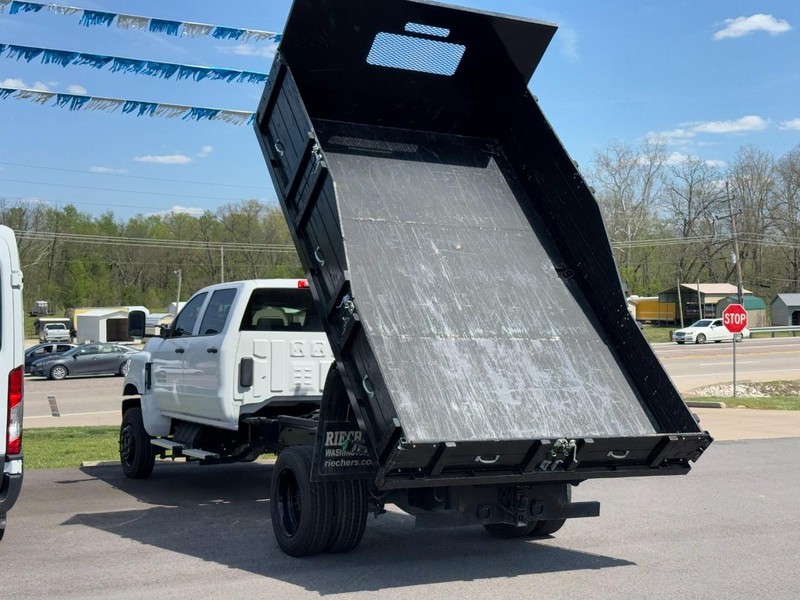 Chevrolet Silverado MD Vehicle Full-screen Gallery Image 05