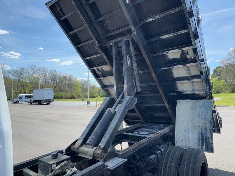 Chevrolet Silverado MD Vehicle Full-screen Gallery Image 08