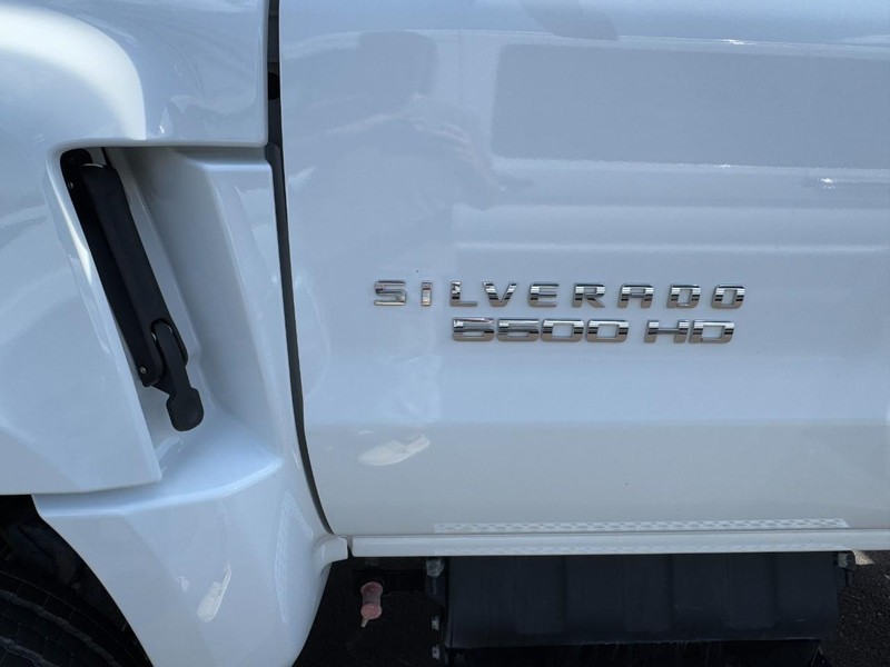 Chevrolet Silverado MD Vehicle Full-screen Gallery Image 09