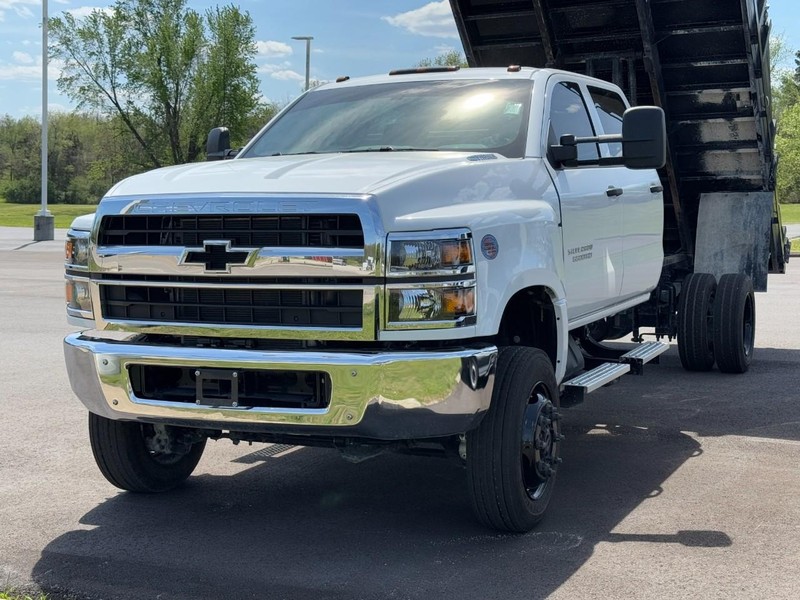 Chevrolet Silverado MD Vehicle Full-screen Gallery Image 11