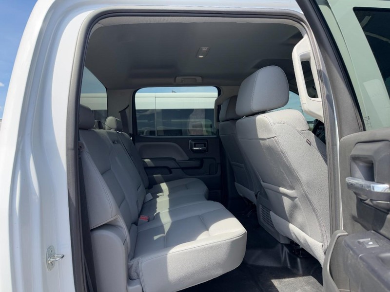 Chevrolet Silverado MD Vehicle Full-screen Gallery Image 13