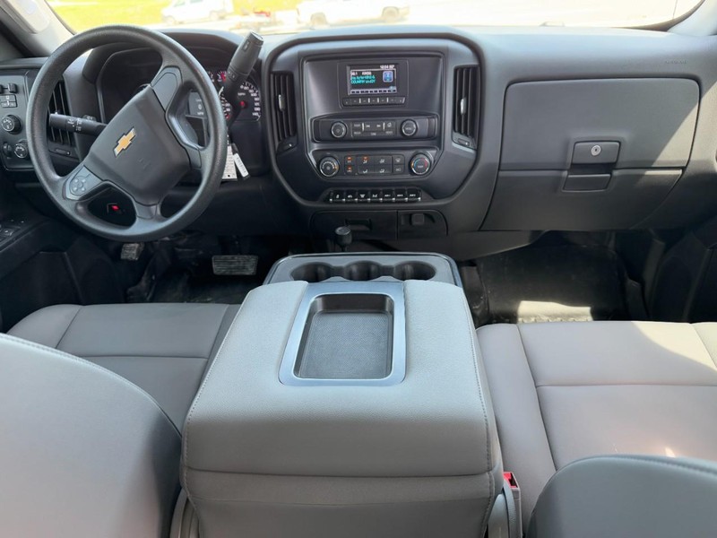 Chevrolet Silverado MD Vehicle Full-screen Gallery Image 14