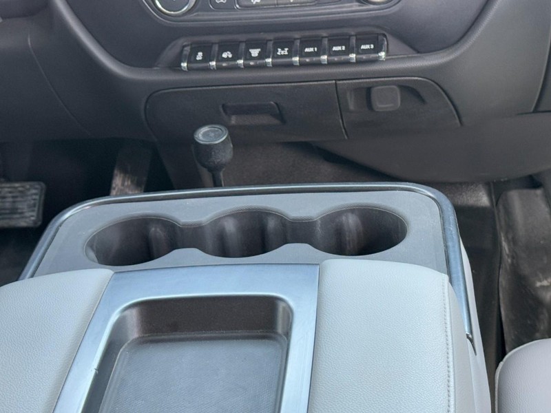 Chevrolet Silverado MD Vehicle Full-screen Gallery Image 17