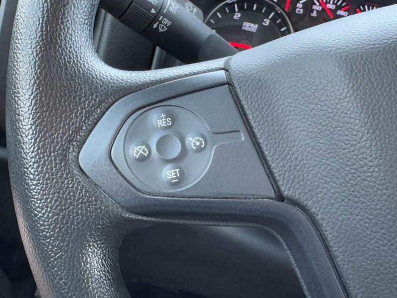 Chevrolet Silverado MD Vehicle Full-screen Gallery Image 19