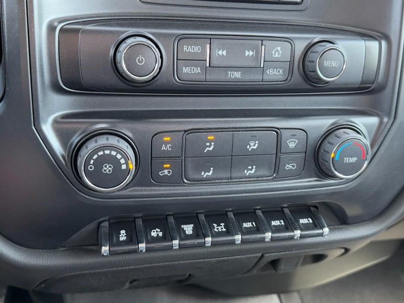 Chevrolet Silverado MD Vehicle Full-screen Gallery Image 22