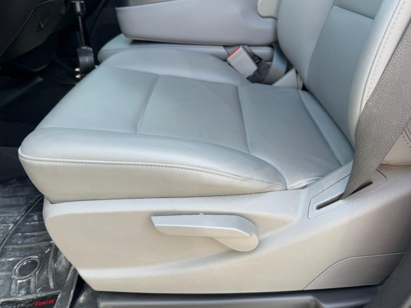 Chevrolet Silverado MD Vehicle Full-screen Gallery Image 24