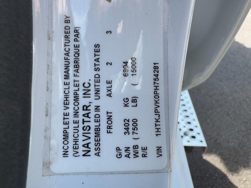 Chevrolet Silverado MD Vehicle Full-screen Gallery Image 25