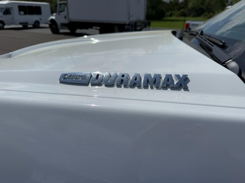 Chevrolet Silverado MD Vehicle Full-screen Gallery Image 05