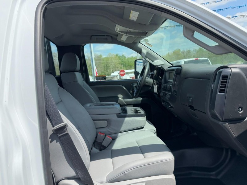 Chevrolet Silverado MD Vehicle Full-screen Gallery Image 10