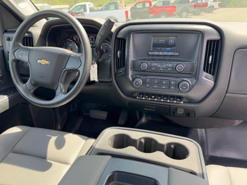 Chevrolet Silverado MD Vehicle Full-screen Gallery Image 11