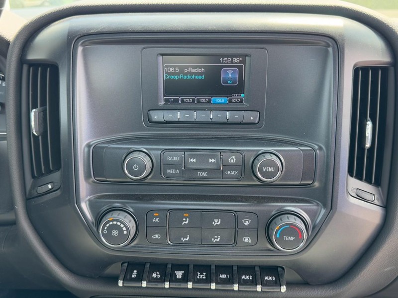 Chevrolet Silverado MD Vehicle Full-screen Gallery Image 13