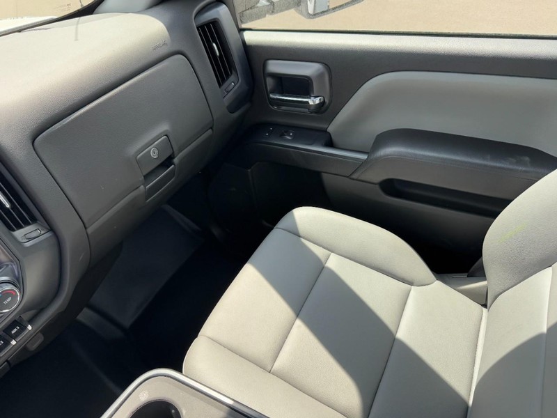 Chevrolet Silverado MD Vehicle Full-screen Gallery Image 15