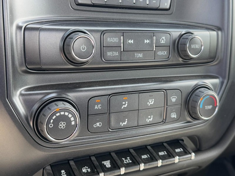 Chevrolet Silverado MD Vehicle Full-screen Gallery Image 18