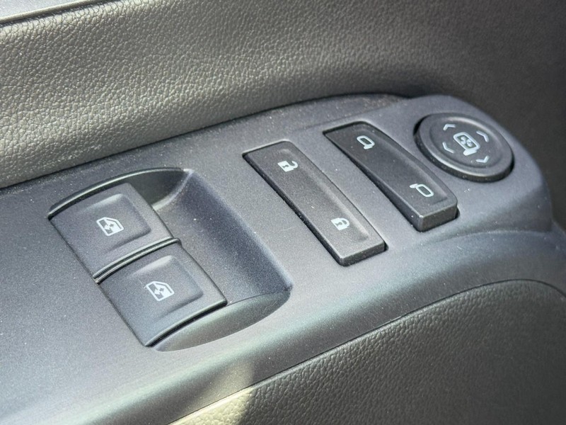 Chevrolet Silverado MD Vehicle Full-screen Gallery Image 20