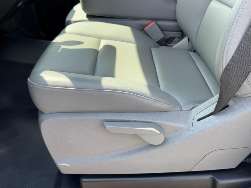 Chevrolet Silverado MD Vehicle Full-screen Gallery Image 21