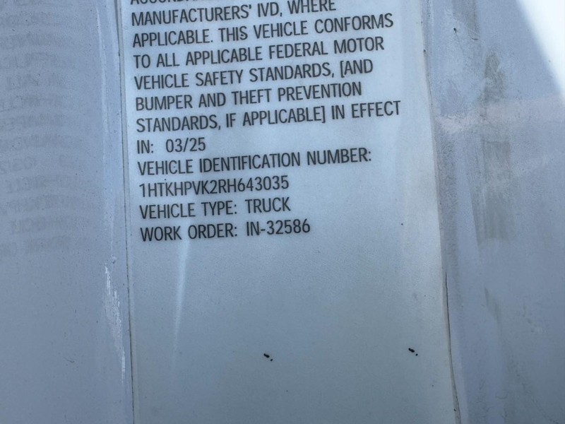 Chevrolet Silverado MD Vehicle Full-screen Gallery Image 22