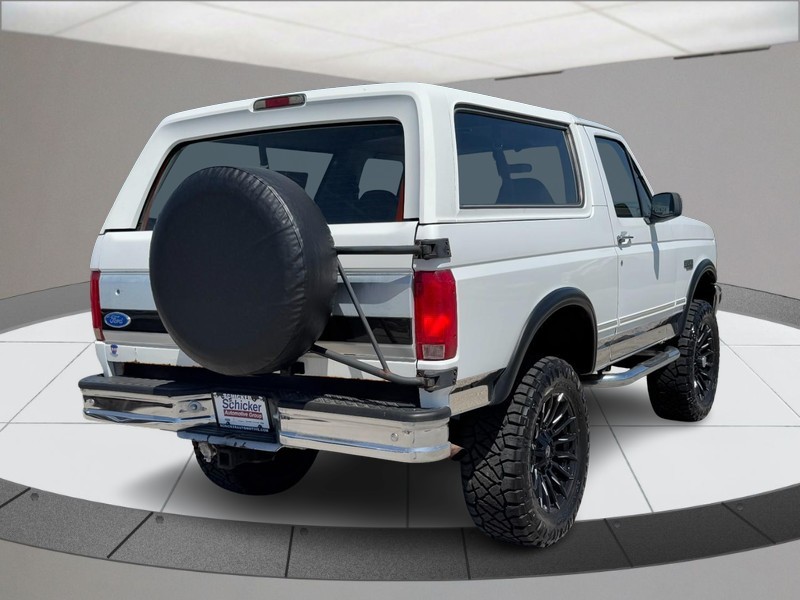 Ford Bronco Vehicle Full-screen Gallery Image 03