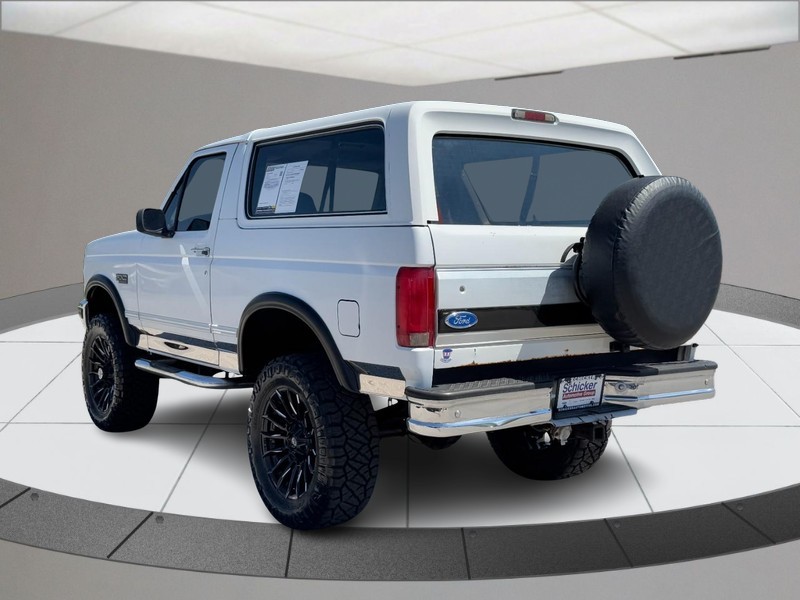 Ford Bronco Vehicle Full-screen Gallery Image 06