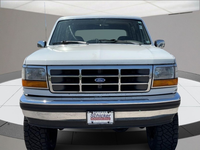 Ford Bronco Vehicle Full-screen Gallery Image 09
