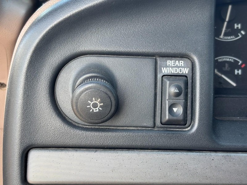 Ford Bronco Vehicle Full-screen Gallery Image 12