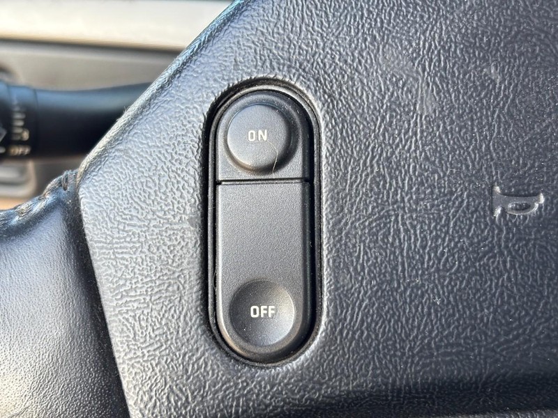 Ford Bronco Vehicle Full-screen Gallery Image 13